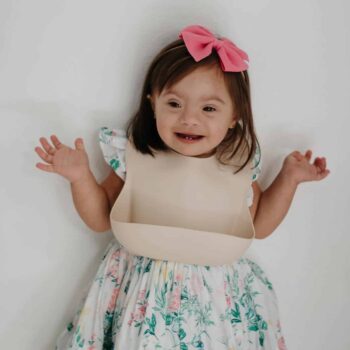 Mushie Silikon Lätzchen Sand Zusatzbild-1