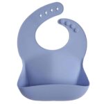 Bavoir en silicone Mushie bleu poudré