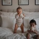 Gobelet d'apprentissage Mushie Shifting Sand – Image 2