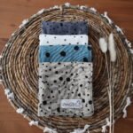 Set di 4 panni in mussola di alta qualità a pois e triangoli - immagine 3