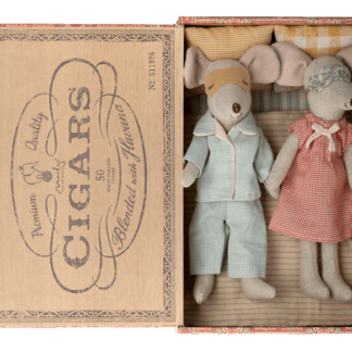 Maileg-Mama- und Papamäuse in der Zigarrenkiste