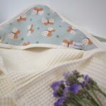 Asciugamano con cappuccio per neonati Butterfies - immagine 4