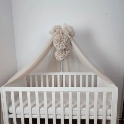 Betthimmel Tüll Beige mit 2 Pompons – Bild 4
