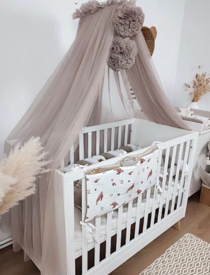 Betthimmel Tüll Taupe mit 2 Pompons – Bild 3