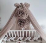 Baldacchino per letto in tulle color tortora con 2 pompon - immagine 2