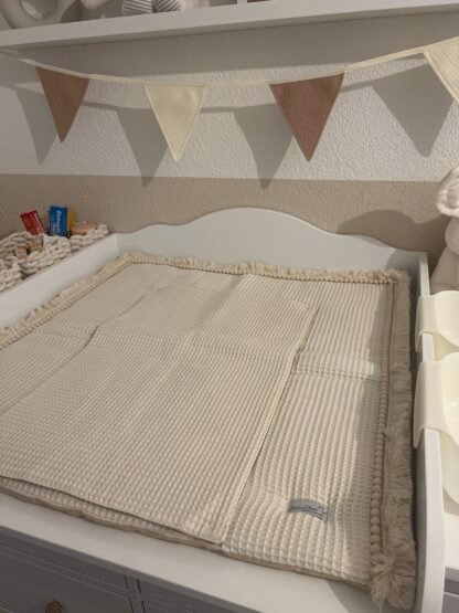 Matelas à langer gaufré Boho avec coussin imperméable amovible | Crème – Image 3