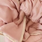 Couverture bébé | Mousseline double premium 4 plis style bohème | Rose ancien – Image 2