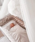 Bed canopy retro tulle white with 2 pompoms - Image 4