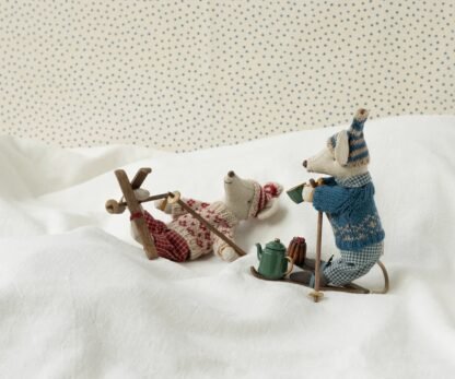 Maileg Winter Mouse with Ski Dad - Image 3