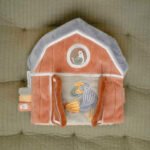 Piccolo libro olandese in tessuto con attività Little Farm