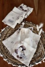 Ensemble de 4 langes en mousseline de qualité supérieure « Pingouin envolé vers la lune » – Image 5