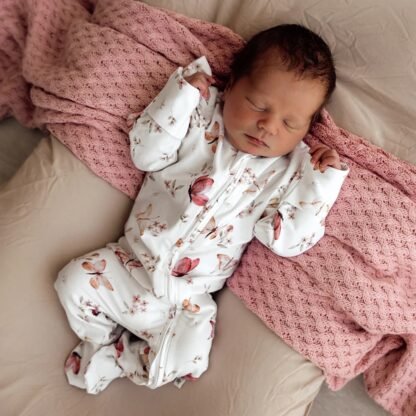 Butterfly Organic Snuggle Sleepsuit Zip Footie with Frill - immagine 3